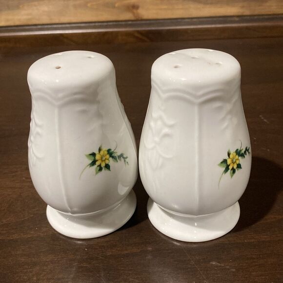 Minton Haddon Hall Salt and Pepper Shaker Pair - Picture 4 of 6